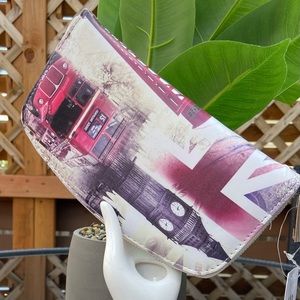 London Scene zip purse British souvenir purse London Landmark women purse. NWT.
